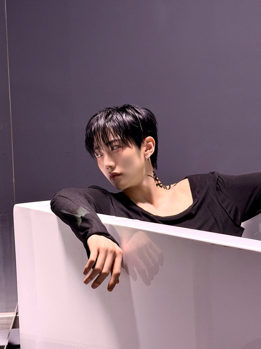 ∴ #HYUNBIN ∵ Twitter ∴ 010426 ∵
⋯⋯⋯

💦💦

#ALL_H_OURS #올아워즈  
#HYUNBIN #현빈
⋯⋯⋯
<a href="/at_ALL_H_OURS/">ALL(H)OURS</a>
#🪀