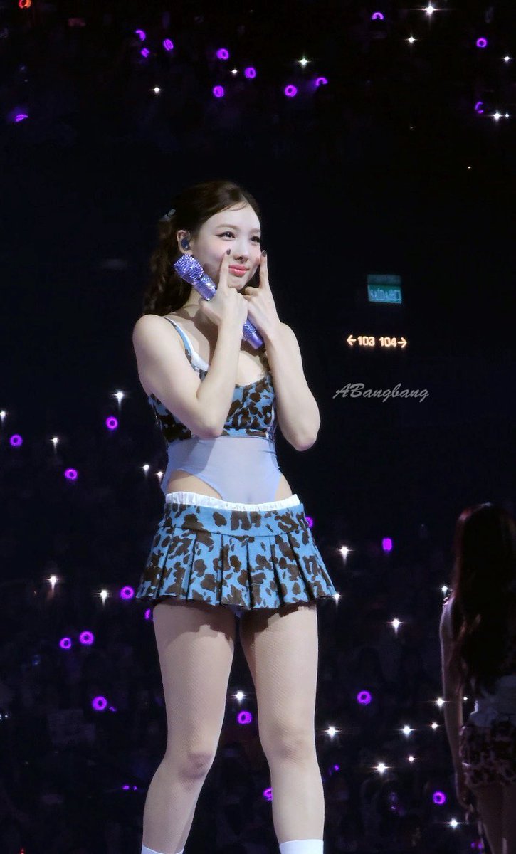 nayeon💕💕💕🐰 tweet media