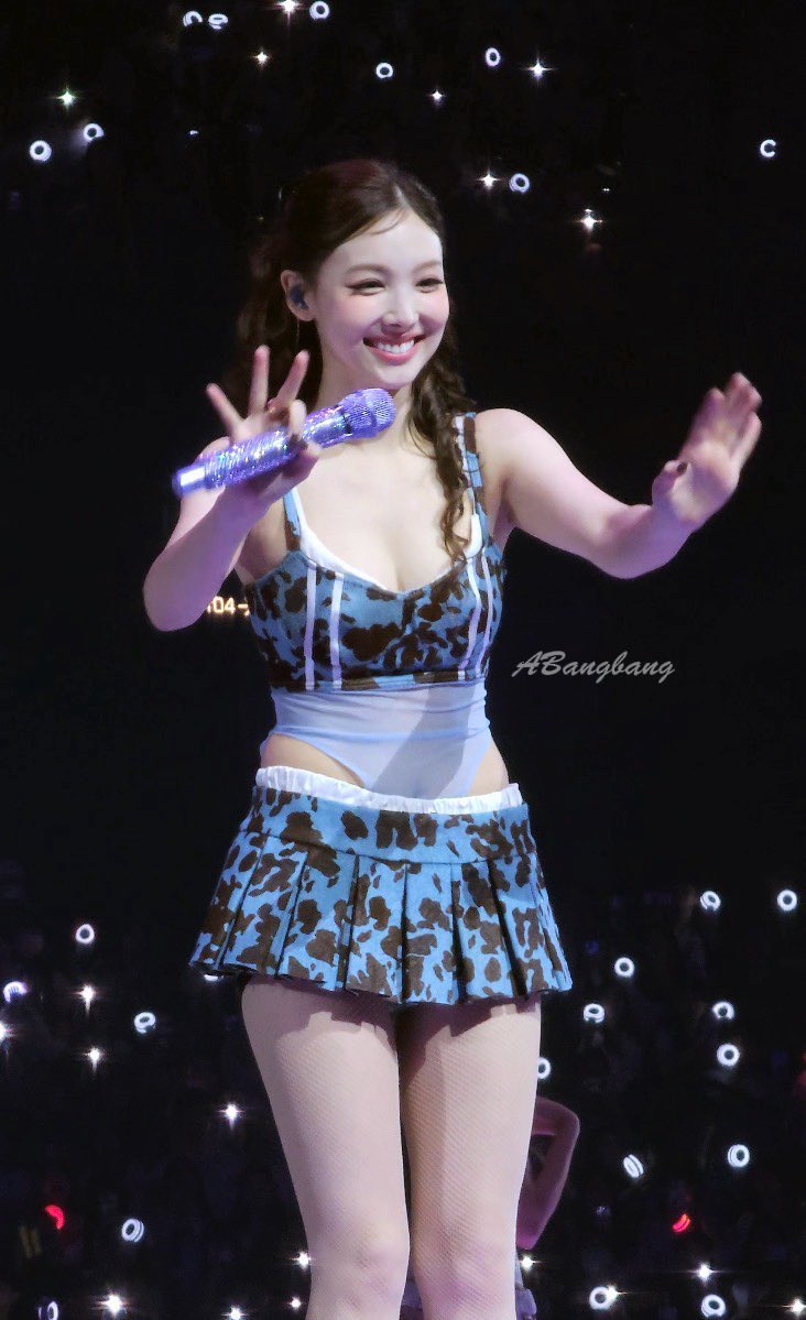 nayeon💕💕💕🐰 tweet media