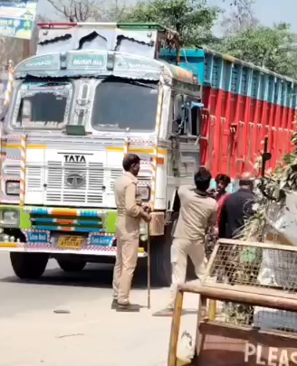 bstvlive's tweet photo. बहराइच : भारत समाचार की खबर का बड़ा असर
➡रिश्वतखोरी के मामले पर SP का एक्शन
➡SP के निर्देश पर अज्ञात पर FIR दर्ज
➡अज्ञात पुलिस कर्मी पर दर्ज हुई FIR
➡कोतवाली देहात इलाके का मामला
#Bahraich #CorruptionCase #SPAction https://t.co/zNDN9ZPsHu