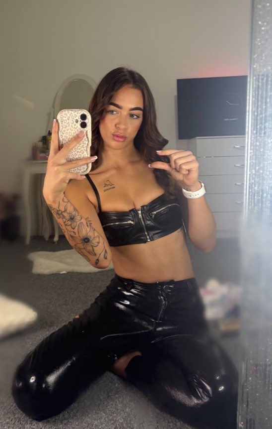 Lola 💋 tweet media
