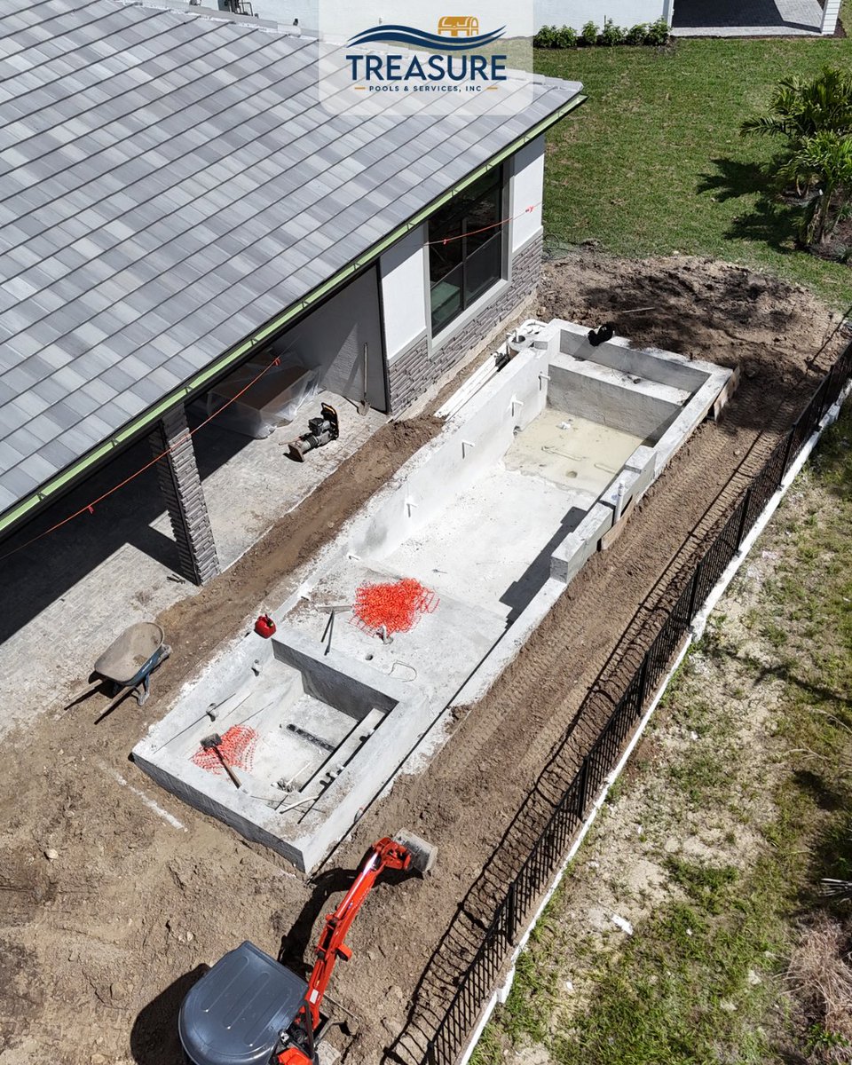 CraigPools's tweet photo. New Pool Construction!
Modern rectangular pool with an attached raised spa and spillover feature. The design includes a sun shelf, entry steps, and swim-out areas for functionality and comfort and more.

Contact us to get started a new pool for your home! https://t.co/yC2GeM9a3w