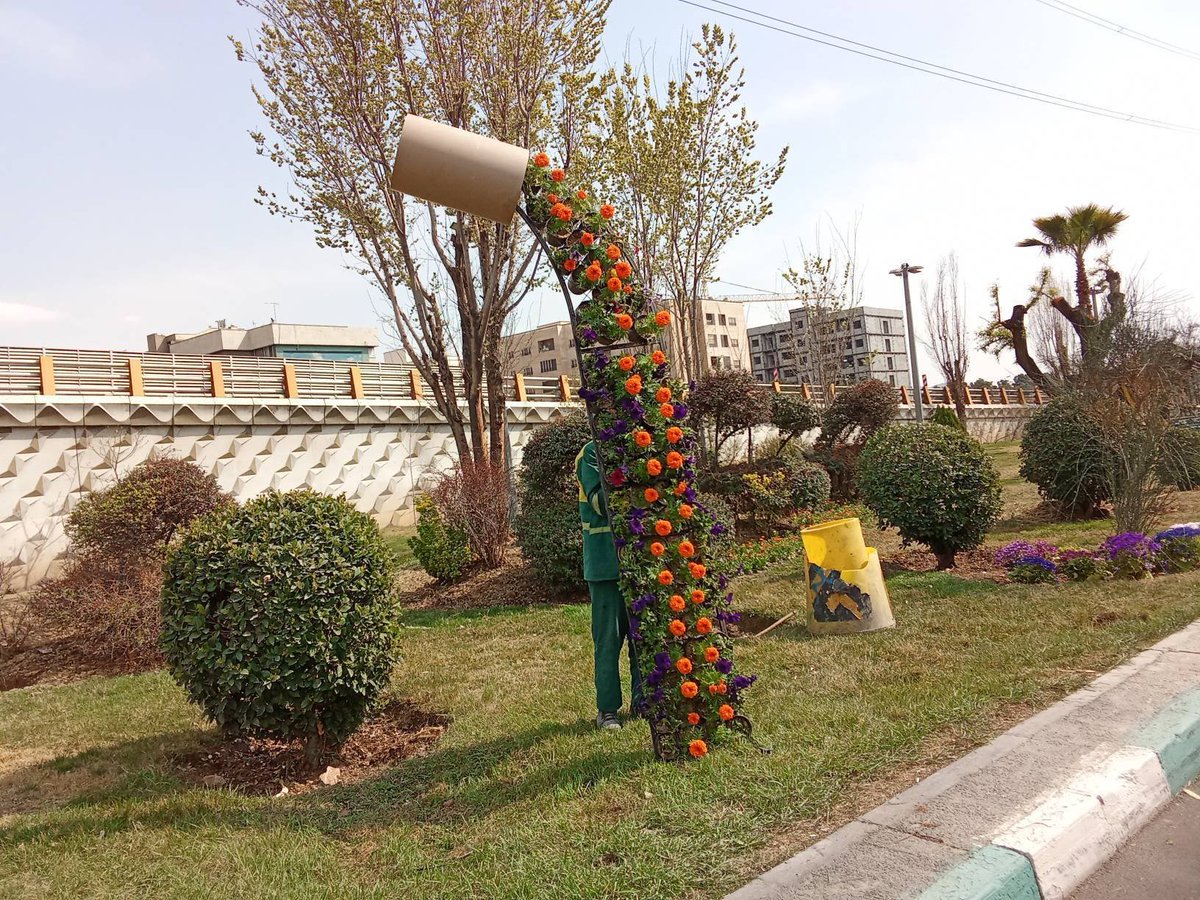 iribnews_irib's tweet image. It seems that Tehran municipality workers still don't know that there is a war in Iran and hundreds of bombs have been dropped on #Tehran.

And they are still busy performing municipal services with meticulous care and attention to #detail!