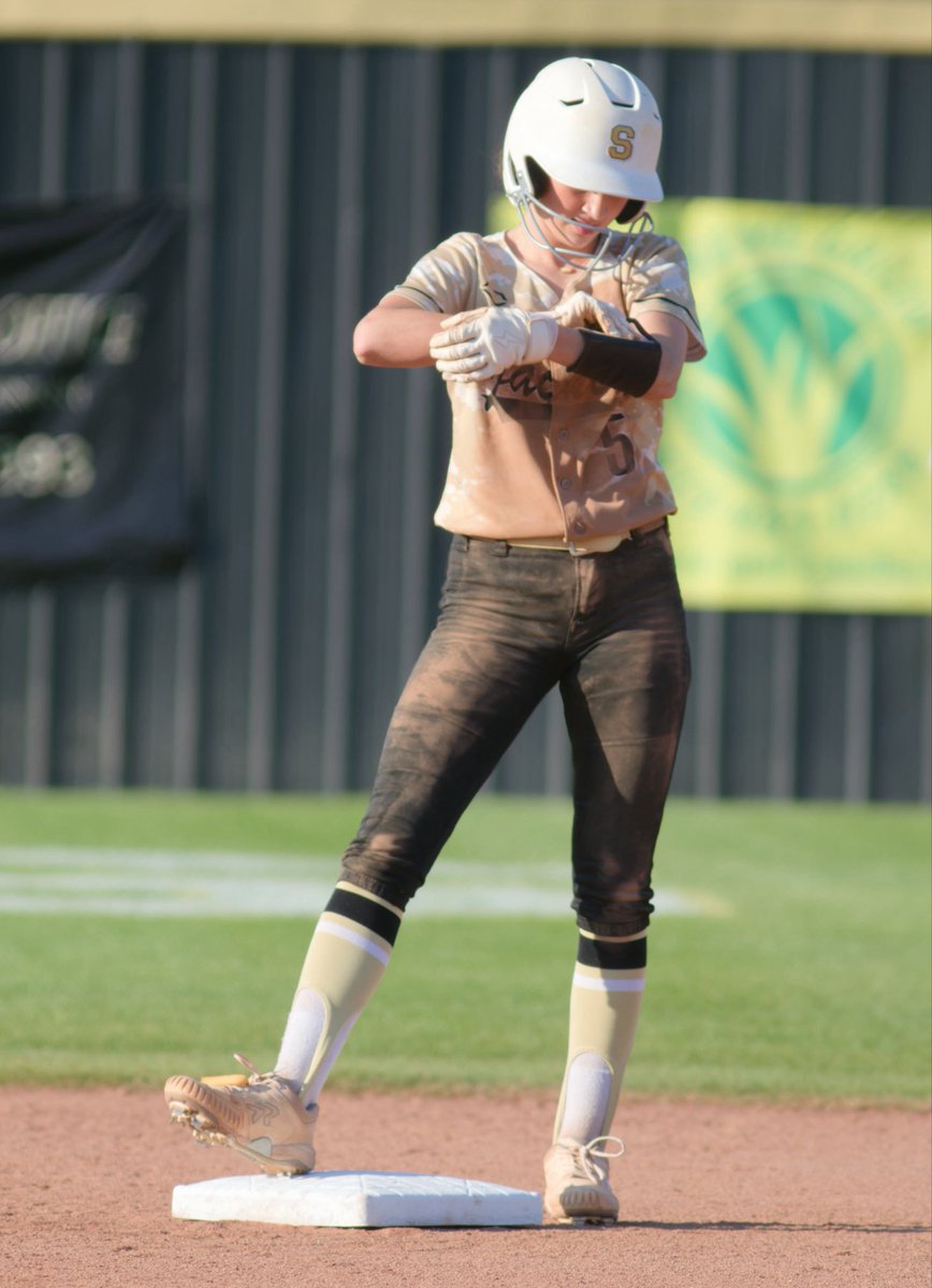 EllaShoulders's tweet image. 6/8 at the plate so far this week! Jackets are 15-0-1 on the season!! 🐝 We wrap the week with a district game against GHS and the Rob Co Classic. #jackets #yjp