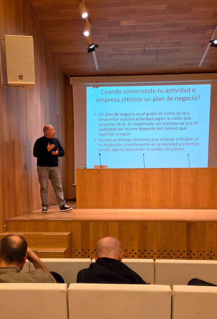 MMPPRODUCTOS's tweet photo. 😍¡Super agradecido Lugo!😘

Hace una semana mis compañeros organizadores de la meetup de Lugo (Wordpress Lugo) me invitaron a dar una charla sobre la rentabilidad de los negocios tanto para autónomos como para empresas.

@wordpresslugo 
@SoniaDiazCanosa 
@CarlosLongarela https://t.co/dH8KfhOaon