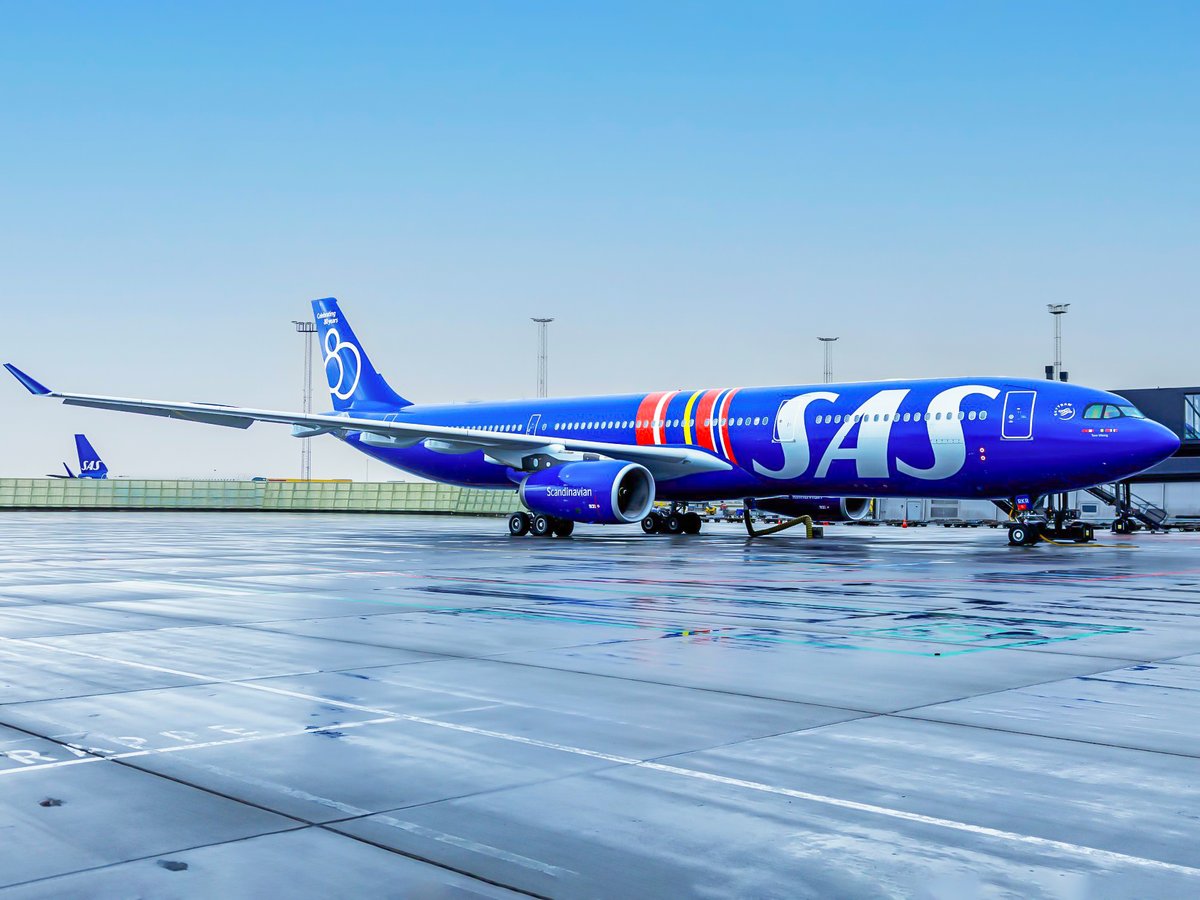 PiotrBozyk's tweet image. #SAS świętuje 80 lat. Specjalne jubileuszowe malowanie na A330-300 👉rynek-lotniczy.pl/wiadomosci/sas… @SAS marks 80 years with anniversary @Airbus #A330 aircraft. 
#aviation #Airbus #Sweden #Denmark #Norway  #Scandinavian