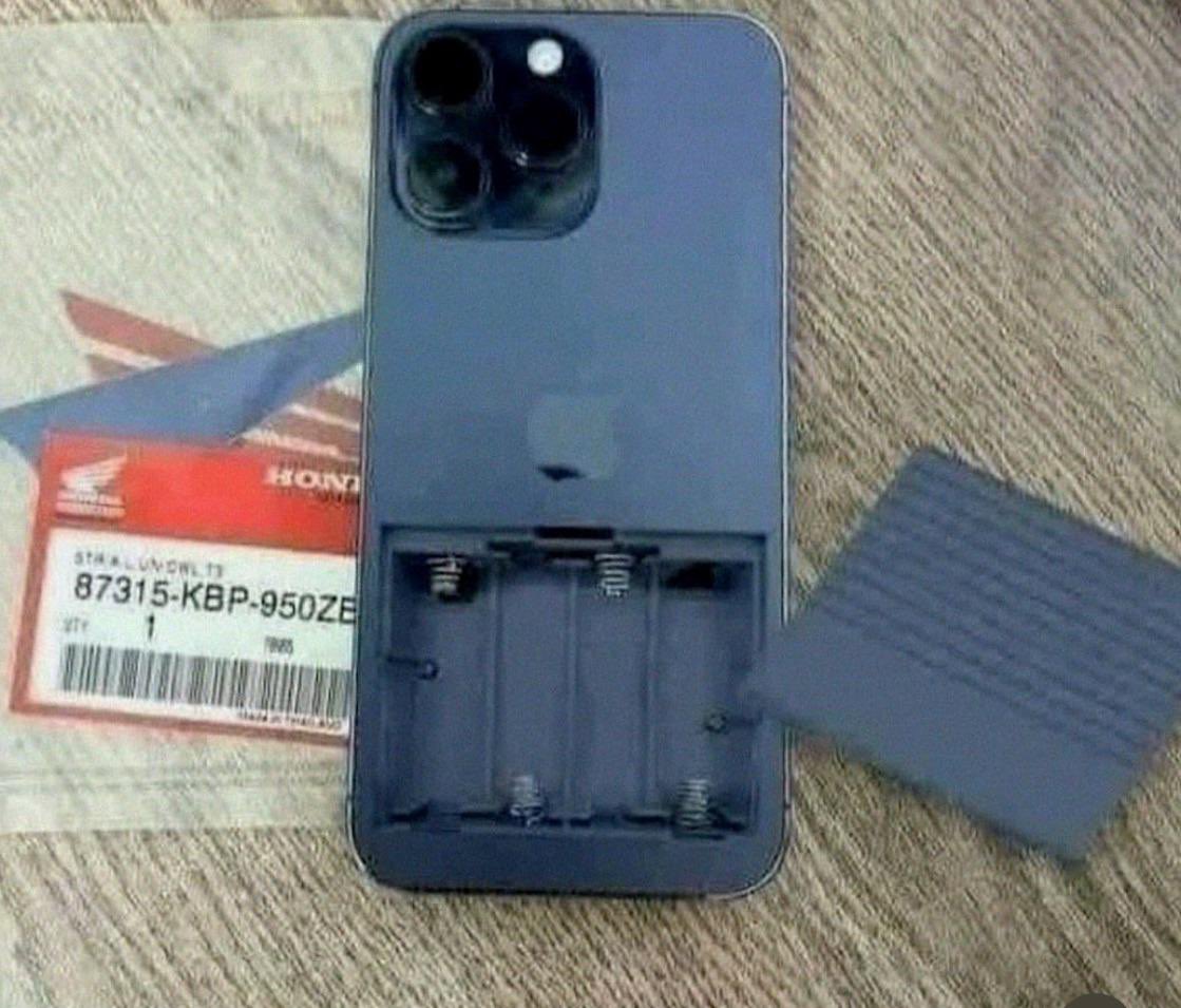 official _Abouy1 tweet media