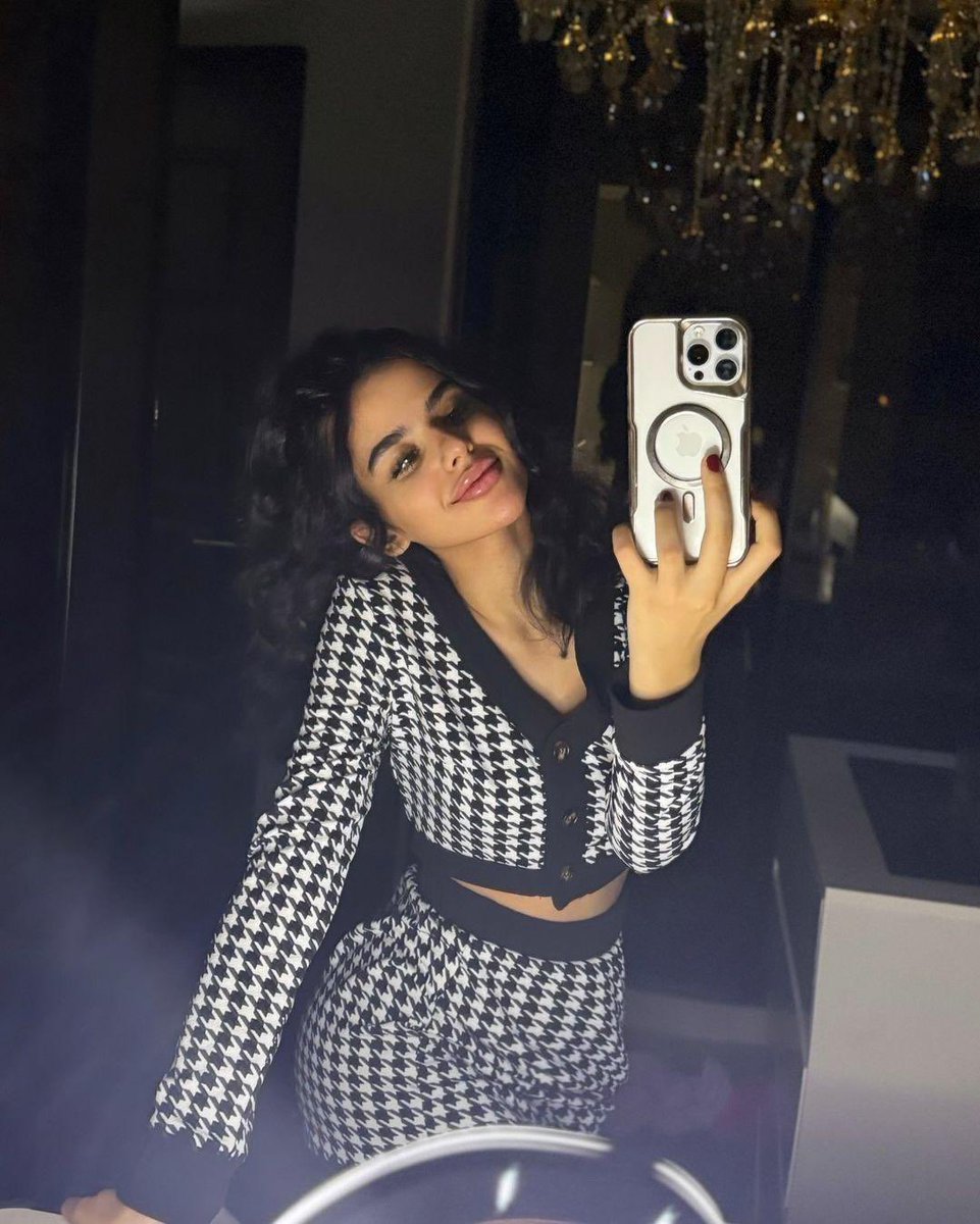 مشاهير فيك🐽 tweet media