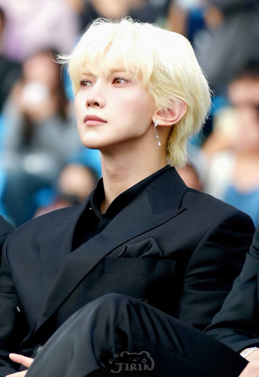andfuckyeosang's tweet photo. yeosang and his one dangly earring against the world https://t.co/HYTYMZXTL5