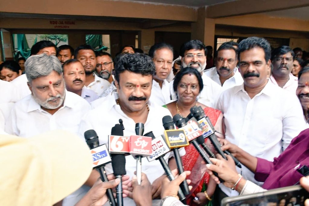 YadavTalasani's tweet image. Distributed Kalyana Lakshmi &amp;amp; Shaadi Mubarak cheques to 82 beneficiaries at Secunderabad Tahsildar Office, reaffirming our commitment to empowering underprivileged families. #Welfare #Empowerment #BRSParty