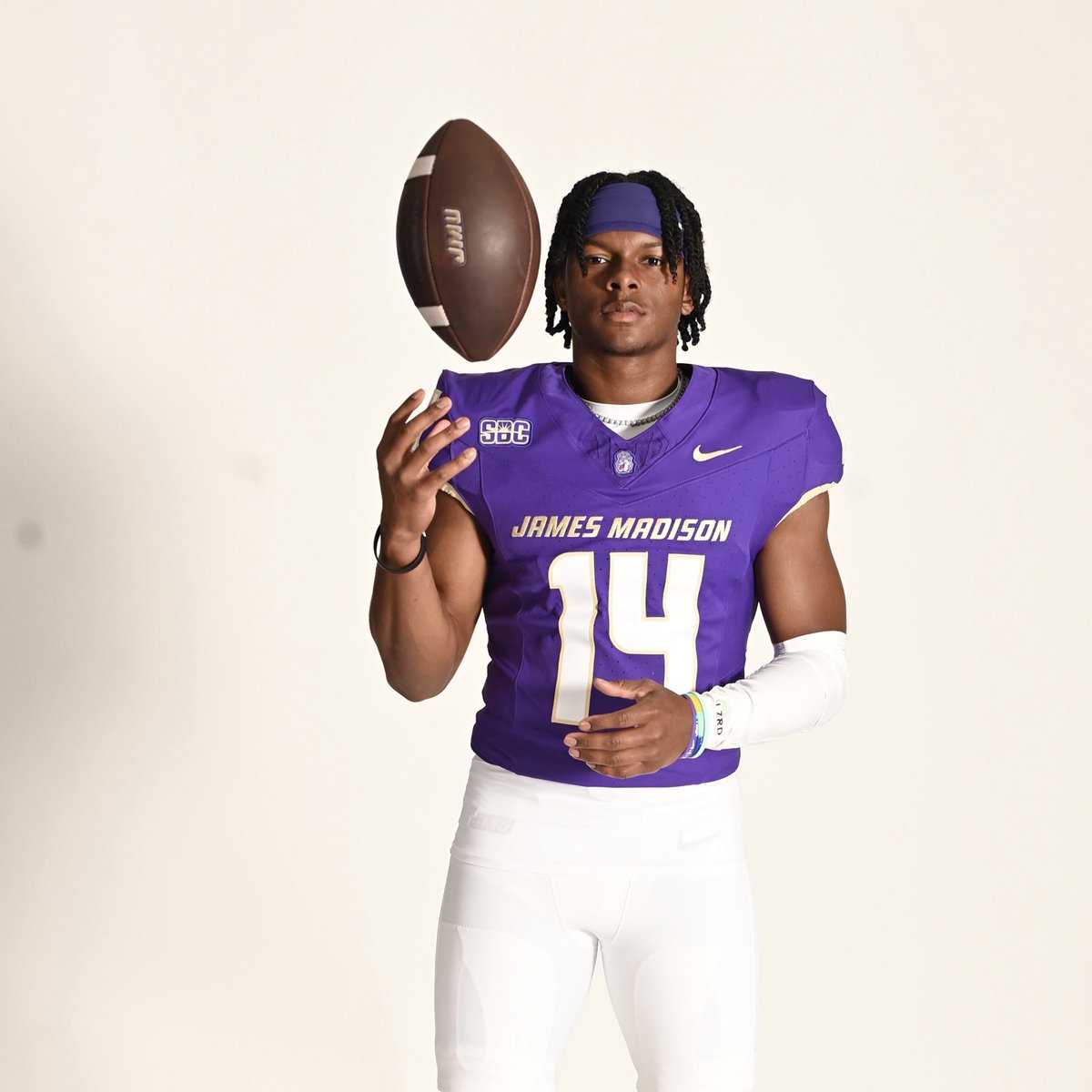 BREAKING 🚨

Alonza Barnett was denied enrollment at UCF….

The NCAA has left the door open for Alonza to join JMU again. The former QB1 is could be coming back to Harrisonburg 

Go Dukes 🐶
