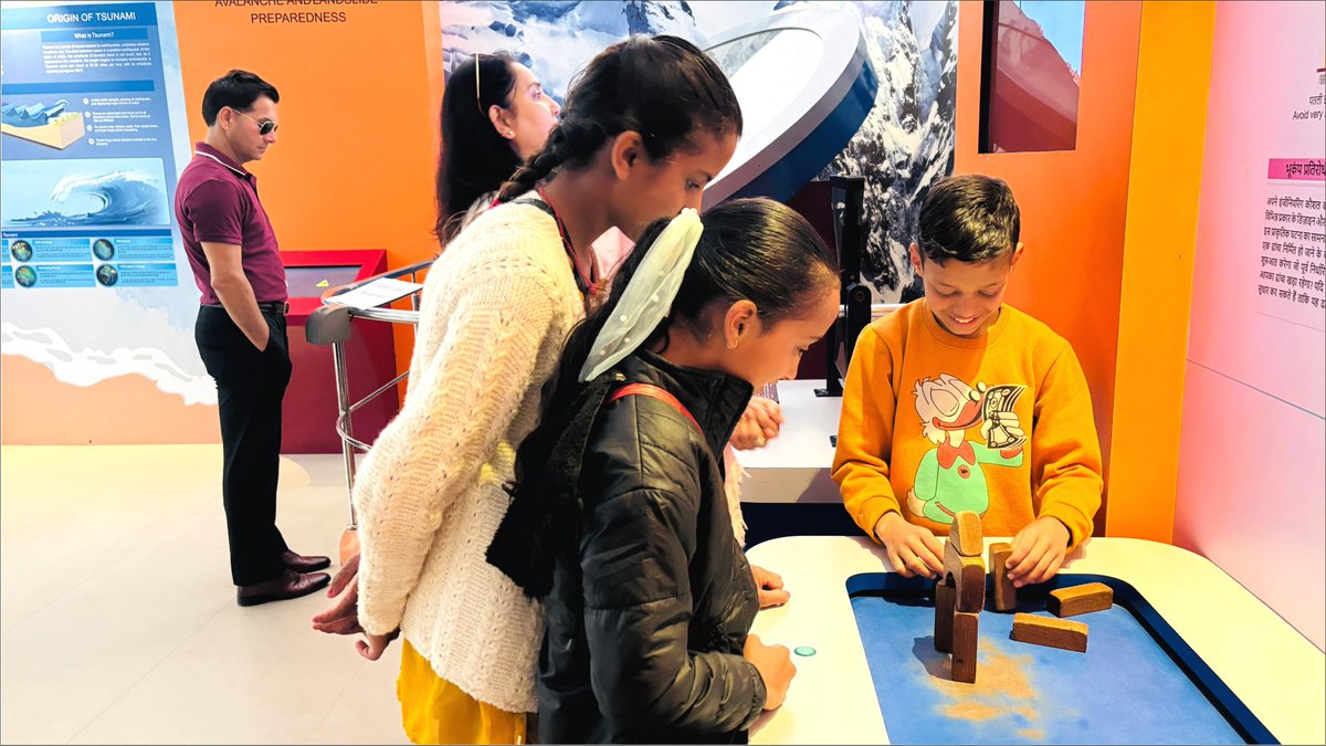 PSCPalampurhp's tweet image. राजकीय माध्यमिक पाठशाला चाभभराडू के विद्यार्थियों ने पालमपुर विज्ञान केन्द्र, राष्ट्रीय विज्ञान संग्रहालय परिषद् (NCSM), संस्कृति मंत्रालय, भारत सरकार की एक इकाई; का शैक्षणिक भ्रमण कर विज्ञान की अद्भुत दुनिया को नजदीक से अनुभव किया।

#educationalvisit #sciencelearning