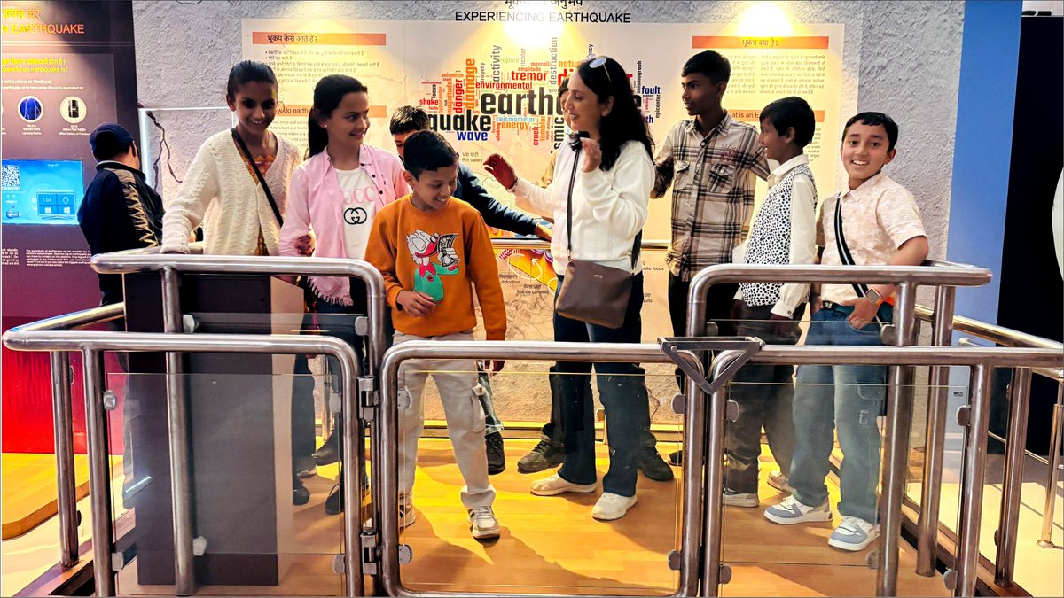 PSCPalampurhp's tweet image. राजकीय माध्यमिक पाठशाला चाभभराडू के विद्यार्थियों ने पालमपुर विज्ञान केन्द्र, राष्ट्रीय विज्ञान संग्रहालय परिषद् (NCSM), संस्कृति मंत्रालय, भारत सरकार की एक इकाई; का शैक्षणिक भ्रमण कर विज्ञान की अद्भुत दुनिया को नजदीक से अनुभव किया।

#educationalvisit #sciencelearning