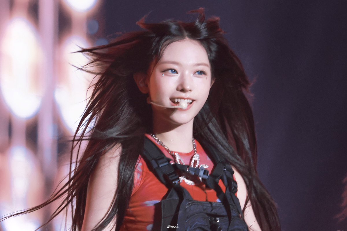 Aash0302's tweet image. the last cat🐈‍⬛
#newjeans #haerin #해린 
 #AprilFoolsDay