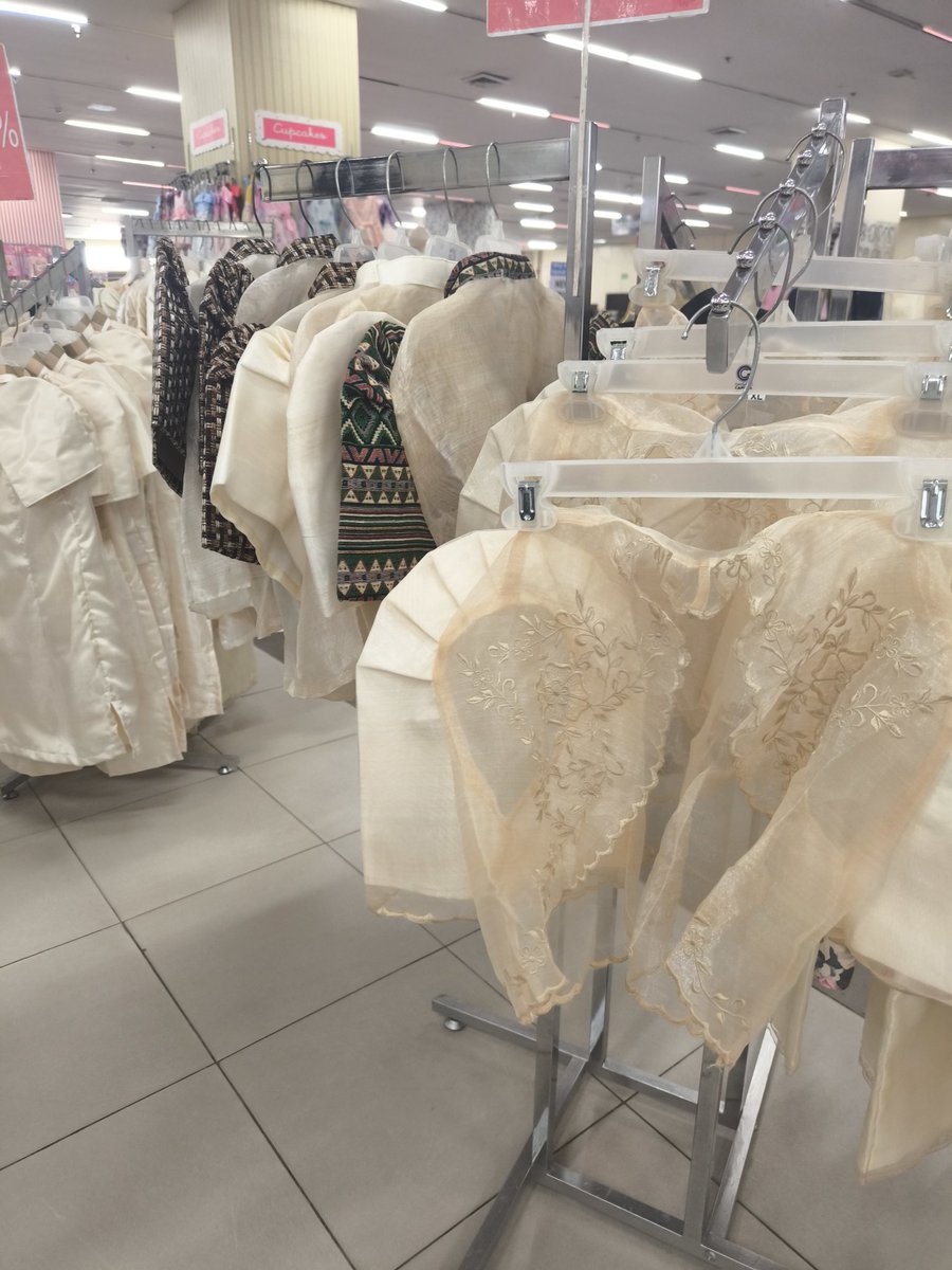 Alam ko na saan bibili ng damit for fan meet 😆🙂‍↕️ AND I'M PRAYING SO HARD THAT HEE COMES HOME TO ENHA  BEFORE MAG FM SA PINAS / CONCERT JEBAL 😭😭