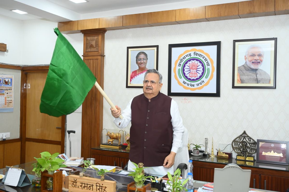 आज राजनांदगांव में स्वास्थ्य सेवाओं के विस्तार और दूरस्थ क्षेत्रों तक आपात  चिकित्सा सहायता पहुँचाने के उद्देश्य से 13 नवीन “108 संजीवनी ...