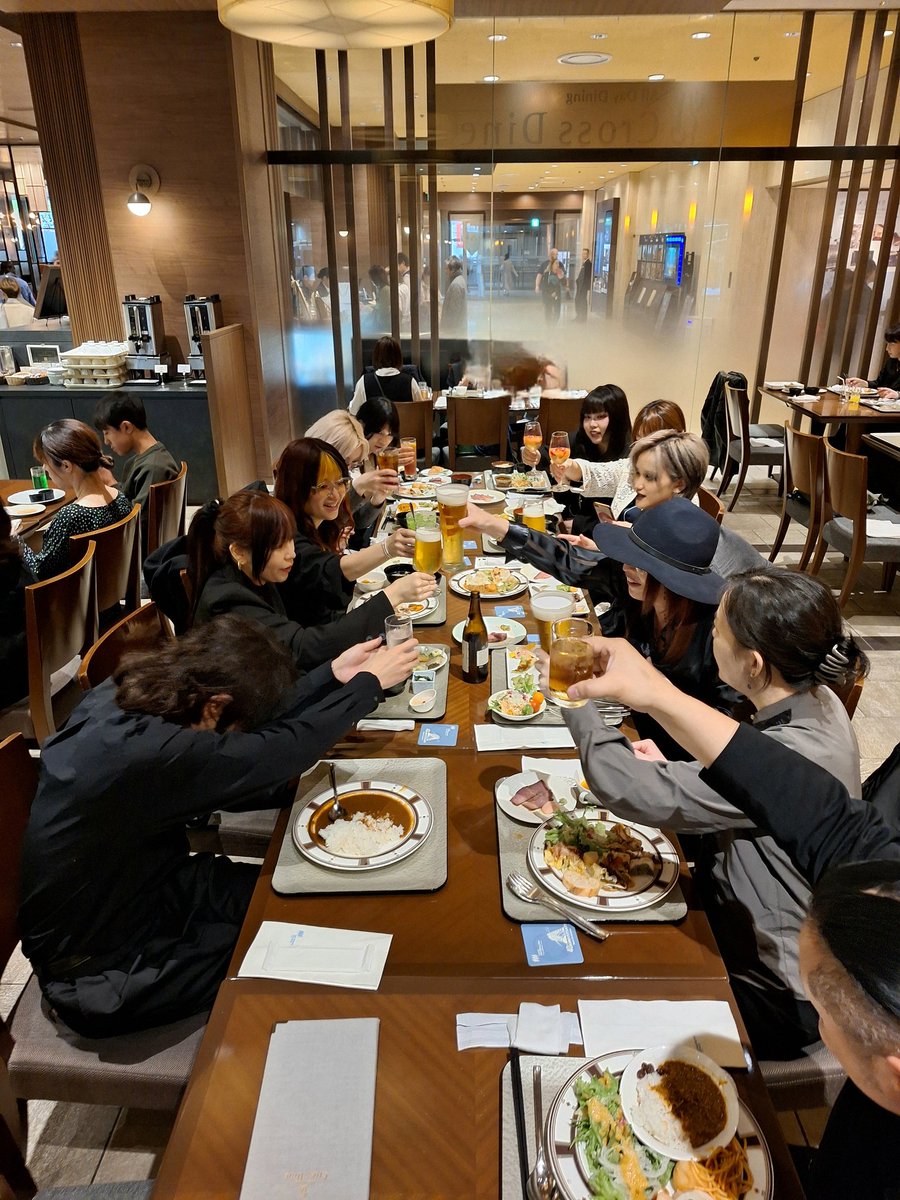 tritt_fur_tritt's tweet photo. 【入社式 &amp; 交流会】2026/4/1 　

本日は入社式&amp;交流会の為、臨時定休日でした🙇
今回は新卒も入り、2025～26にかけてトリトリは「合計3人のスタッフ」が仲間入り♪とても賑やかで楽しい毎日ですよー❣️

今年度も高い目標と意識を掲げ、トリトリ爆走します✊‼

皆様どうぞよろしくお願いいたします✨ https://t.co/D0Ha878D3P
