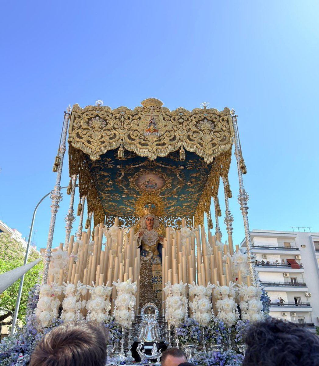 #SEDdeNervión26 | Llega el paso de palio de Santa María de Consolación al Hospital de San Juan de Dios. 

Suena “Consolación, Madre Nuestra”, de José Ramón Lozano. 

#SuenaLaOliva #SSantaSevilla26 #MiercolesSanto <a href="/hermandadsed/">Hermandad de Nervión</a>