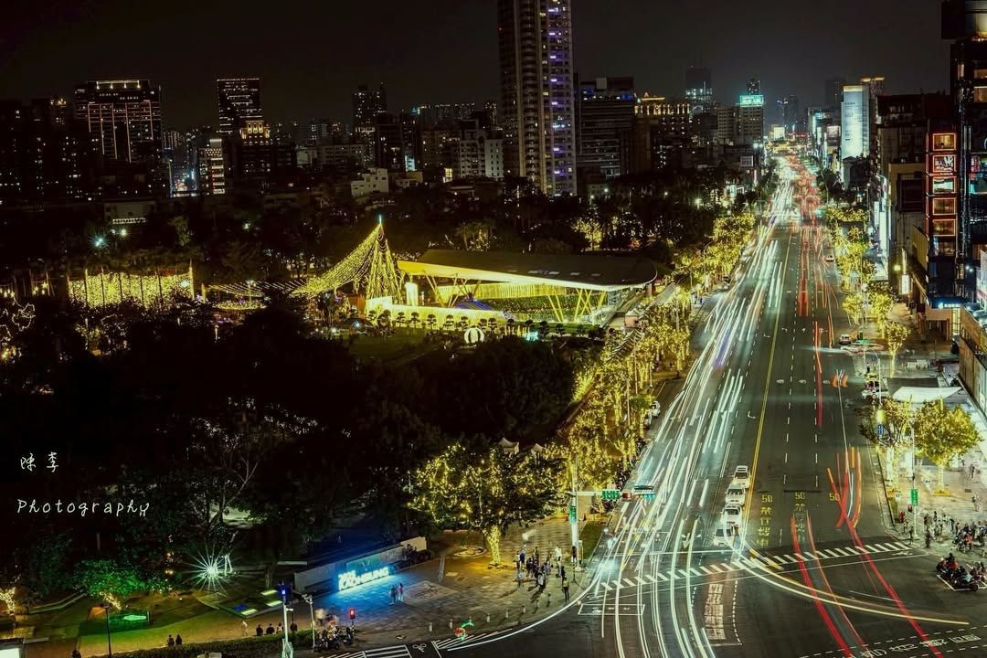 During the evening hours, my greatest longing is for a steaming bowl of spicy hotpot, as its aroma is truly captivating.