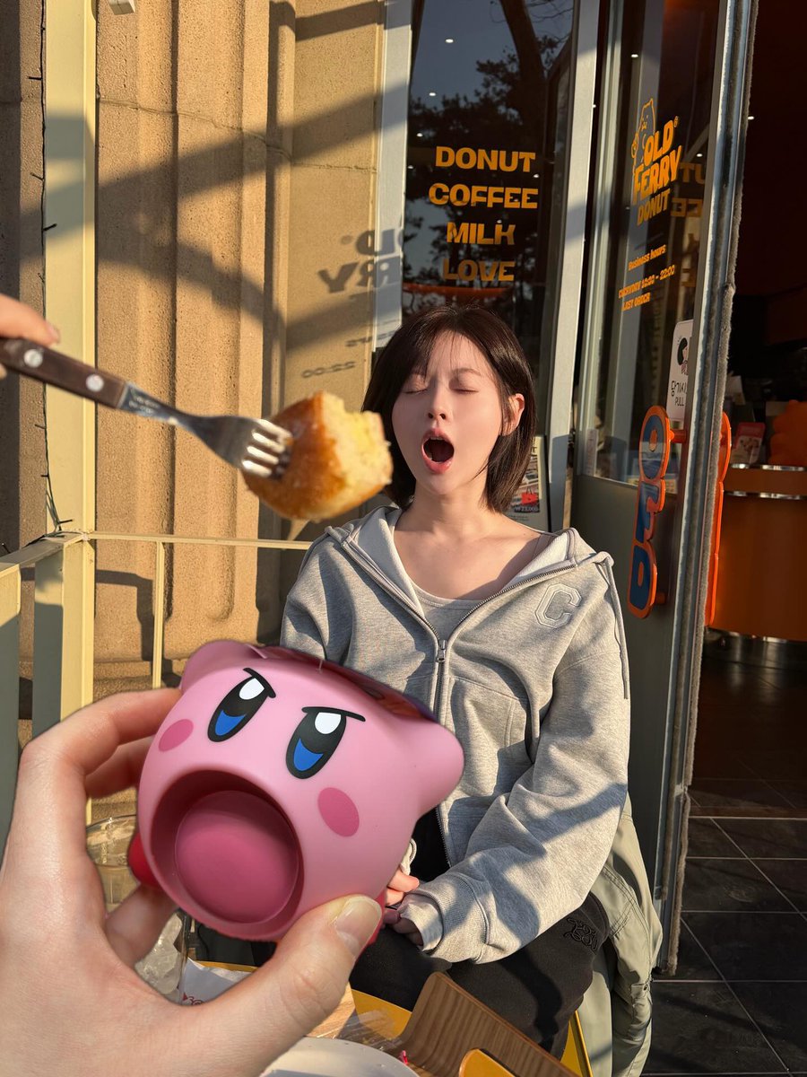 260401 #한수아 인스타 
4월 🔖