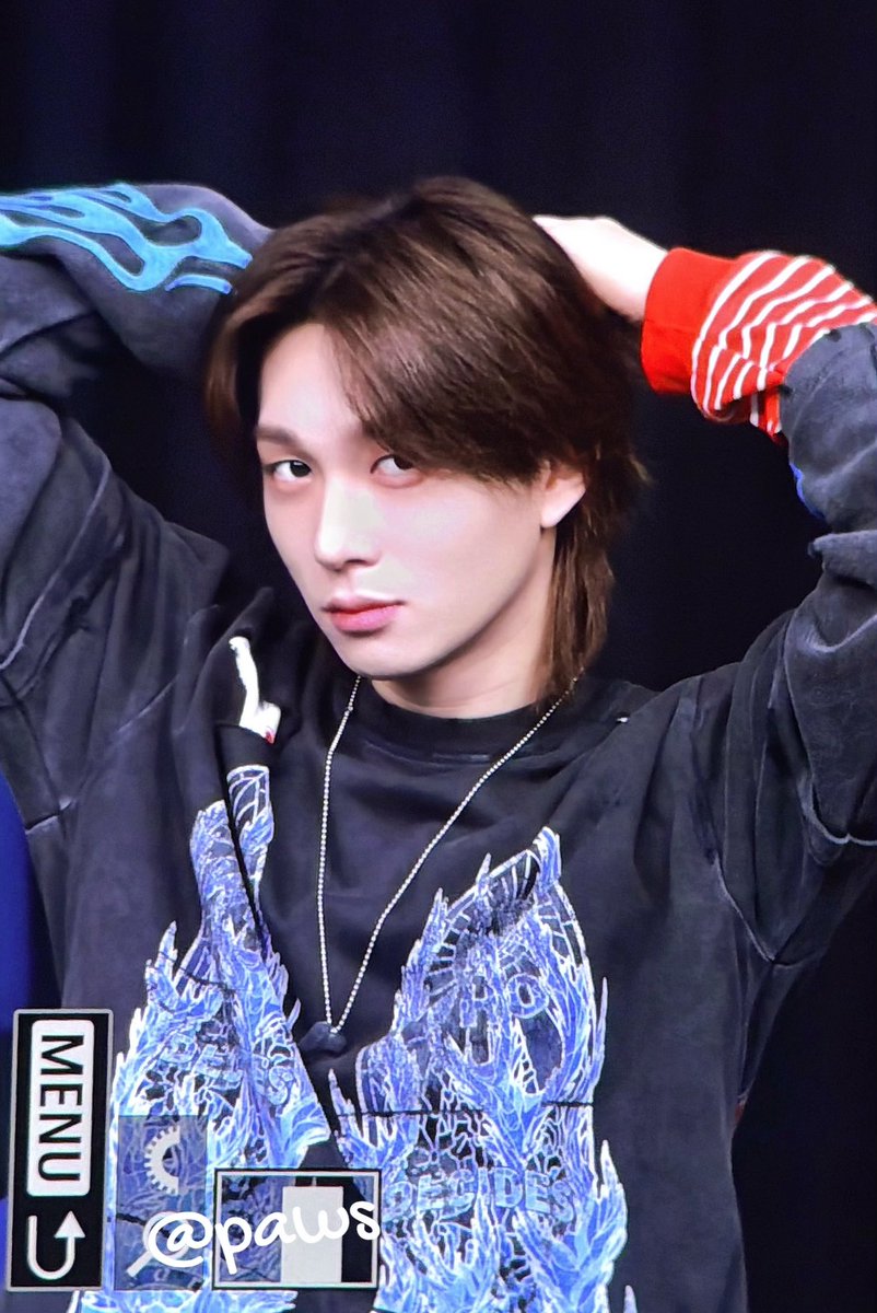 260401
머리 묶는 척 해달라고 부탁했는데.. 
#THEO #P1Harmony #테오 #피원하모니