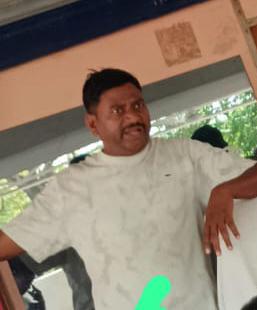 कुशीनगर के चौराखास थाने में तैनात कांस्टेबल प्रेमनारायण वर्मा पर आरोप है कि उन्होंने बिना वर्दी ड्यूटी करते हुए बाइक लेने आए पत्रकार से बदसलूकी की, पैसे मांगे और गाली-गलौज कर अभद्र व्यवहार किया। <a href="/CMOfficeUP/">CM Office, GoUP</a> <a href="/AdgGkr/">ADG ZONE Gorakhpur</a> <a href="/kushinagarpol/">Kushinagar Police</a> <a href="/yadavakhilesh/">Akhilesh Yadav</a> <a href="/LucknowDig/">Dig lucknow</a>
