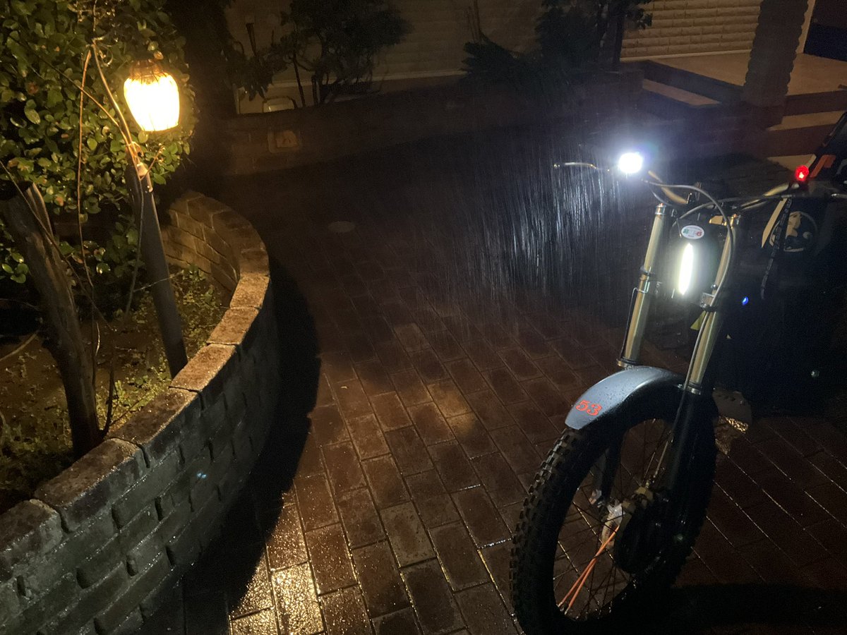 KTM819O4's tweet photo. #EM #FACTORe #雨でも大丈夫🙆‍♂️ https://t.co/zy9dWbfusq