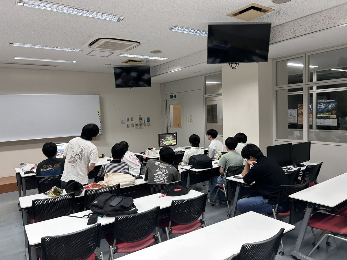 okiu_esports's tweet photo. 新入生の皆さん、ご入学おめでとうございます！🌺

沖国eスポーツサークルでは、eスポーツを通じて学年、学部の異なる生徒と交流しています！

初心者、腕に自身のある人大歓迎！！
興味がある人は是非eスポーツサークルに遊びに来てください！

 #OKIU_esports 
 #春から沖国 
 #沖縄国際大学 https://t.co/j6cBWQi427
