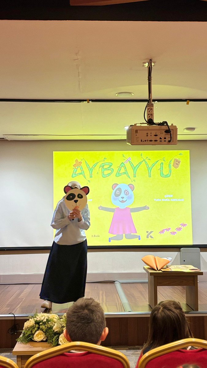 62. Kütüphane Haftası etkinlikleri kapsamında, Yazar Zeynep Betül Anlar ile “Aybayyu” adlı etkileşimli kitap okuma atölyesi, çocuklarımızın katılımıyla konferans salonunda gerçekleştirildi.

<a href="/TCKulturTurizm/">T.C. Kültür ve Turizm Bakanlığı</a>
@ktbkygm 

#kütüphanem #62kütüphanehaftası #iyileştirenkütüphane