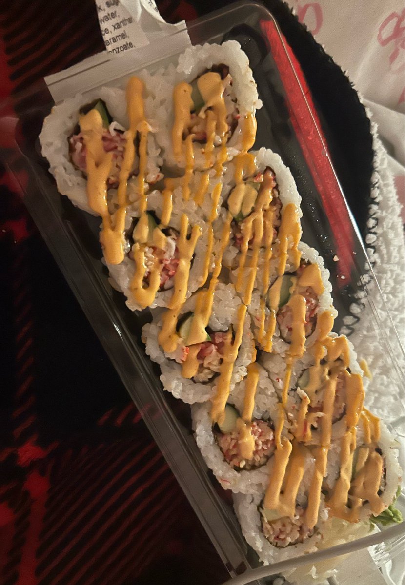 sugarysweetcak3's tweet image. Wiat, I only had one of the cookies ok? And ofc diet coke