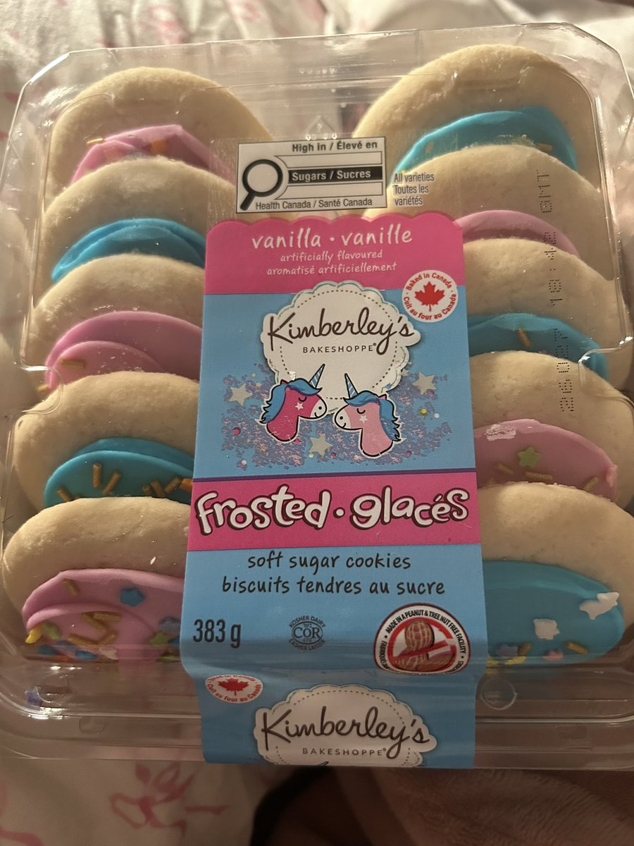 sugarysweetcak3's tweet image. Wiat, I only had one of the cookies ok? And ofc diet coke