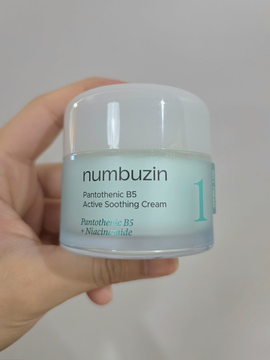 มอยซ์สายสิว ผิวมันตัวนึงที่ดีมากๆ แต่คนไม่ค่อยรู้จักคือ numbuzin ไลน์ no.1 

คือคนเห็นชื่อ Panthenol B5 แล้วข้ามไป คิดว่าเป็นมอยซ์ปลอบผิวธรรมดา แต่จริงๆ สูตรช่วยสิวได้หลายกลไกมาก

- 4% Niacinamide ผิวแข็งแรง ช่วยสิว รอยสิว รอยแดง
- 0.5% Aczero ปลอบสิว ลดเห่อแดง
- ลดโอกาสอุดตัน