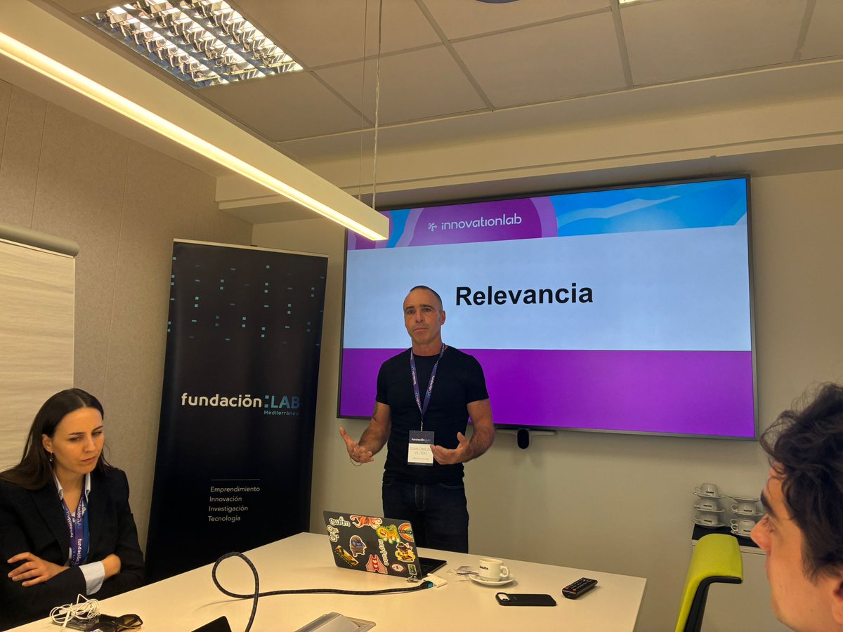 FundacionLAB's tweet image. 🚀 Desde Fundación LAB, hemos celebrado un taller de #DesignThinking para directivos impartido por Juan Carlos Velten, socio fundador de Innovation Lab y cofundador de #Swim y #Sofcoin en las oficinas de nuestro patrono @Deloitte_ES.