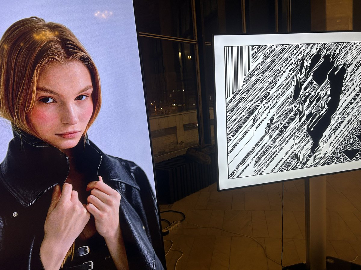 ArtBeesGallery tweet media