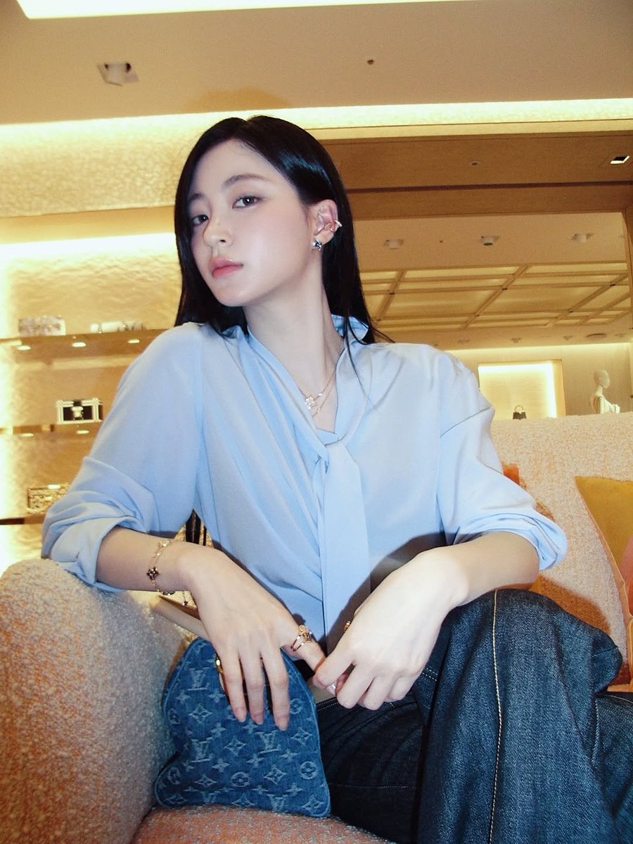 Mahira. tweet media