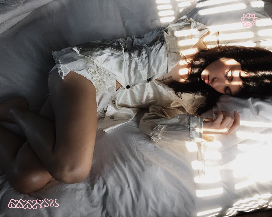 clairo’s vape tweet media