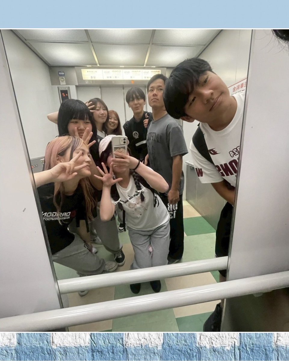 2026DRAGONS's tweet photo. 【日常投稿】
新3回生🩵
夏にはみんなで海へ🌊
ひとりひとりの個性があふれ、それぞれの”らしさ“が全開！！
試合で��せる真剣な姿とのギャップに注目🫧
Next ▶▶▶ 新4回生💜
#アメフト #新歓 #大阪教育大学 #春から大教 #DRAGONS https://t.co/LNxzICqglF
