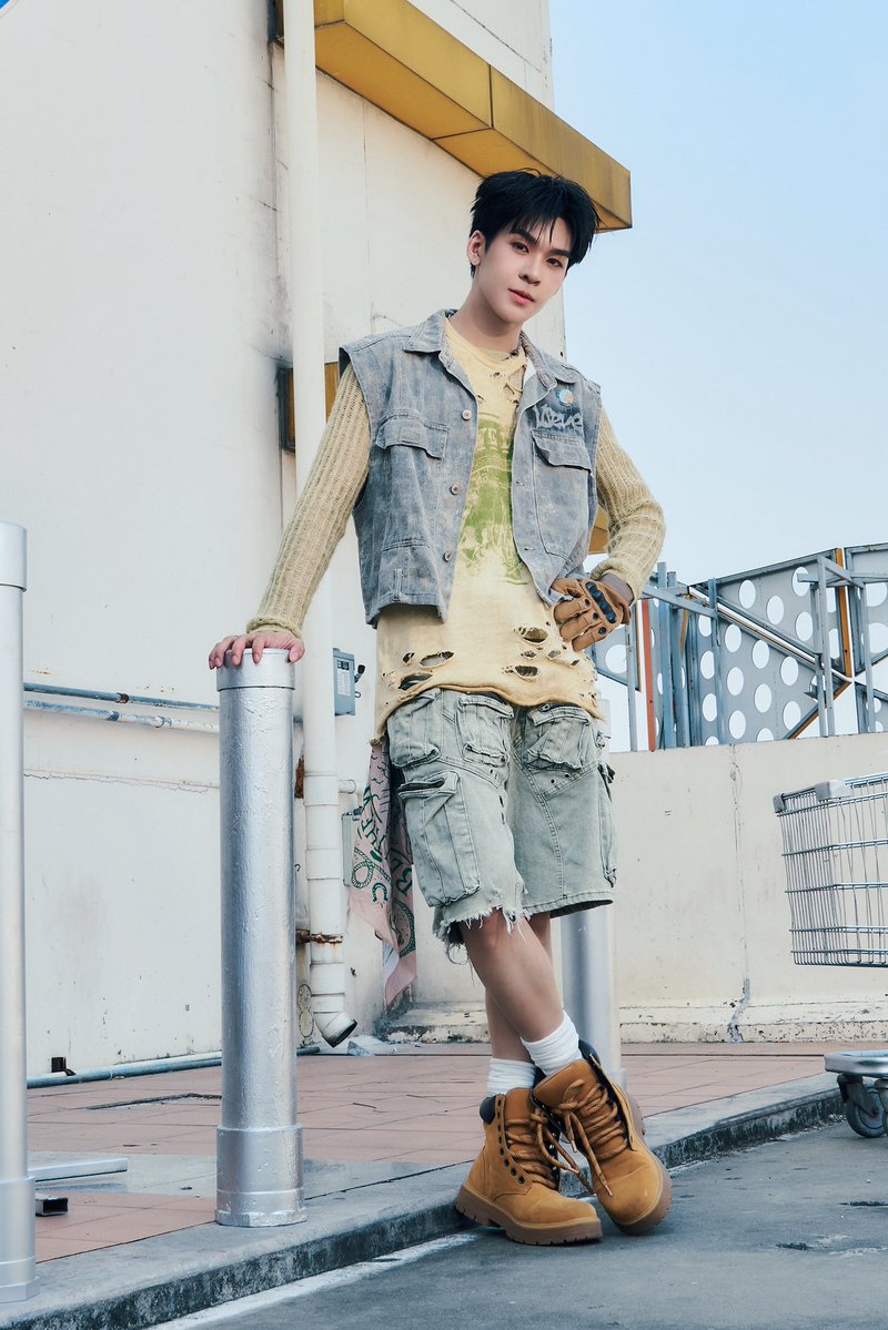 _Hello.98 tweet media