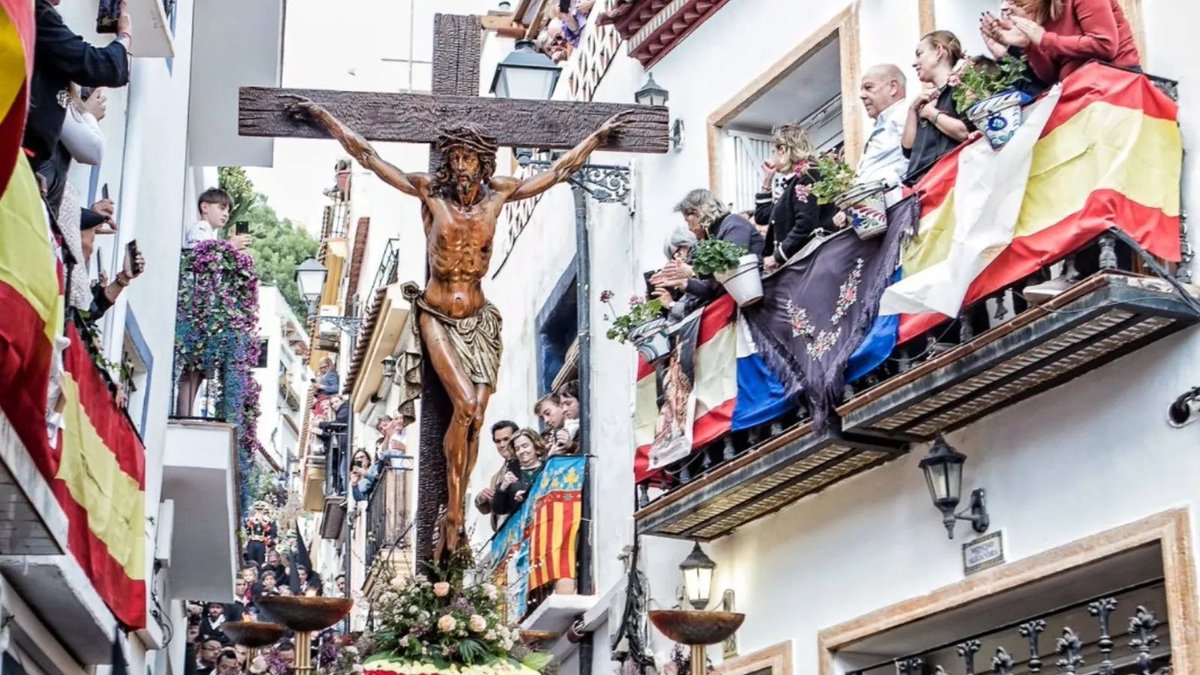 El barri de la Santa Creu d'Alacant vibrarà esta vesprada amb una de les processons més estimades a la ciutat i, al mateix temps, una de les que més posa a prova els portants.
📲web.apunt.es/kauo3