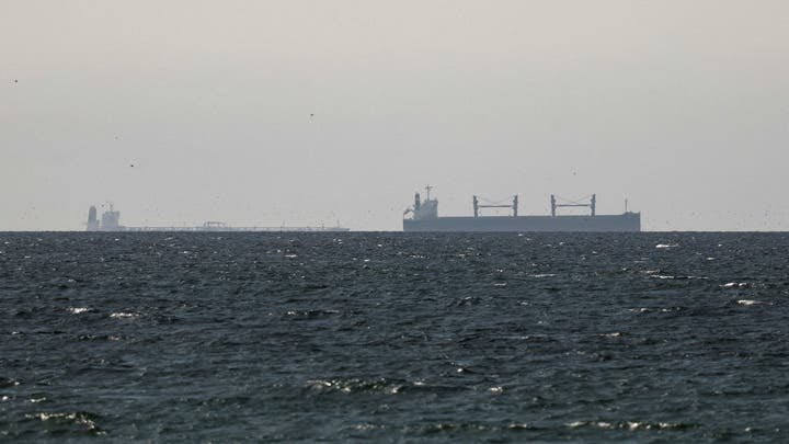 أكسيوس: مناقشات لوقف النار بين واشنطن وطهران مقابل إعادة فتح مضيق هرمز