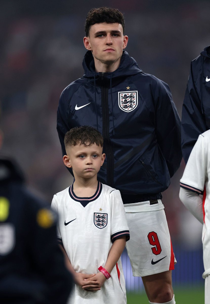 HQpcrt's tweet image. Phil Foden with his son, Ronnie Foden.  
#ThreeLions