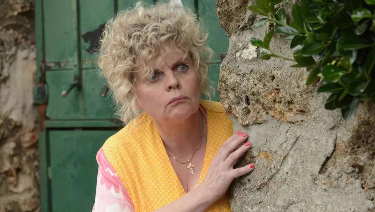 HorrorNews_fr's tweet image. 🏃‍♂️ Le spin-off et préquel de #Weapons se précise.
Amy Madigan reprendra son rôle oscarisé dans Aunt Gladys’ Frenzy (La Frénésie de la Tante Gladys).

Le casting principal:
• Amy Madigan (Gladys)
• Mikey Madison (Tina)
• Isabelle Nanty (Nicki)
• Chappell Roan (Gladys, jeune)