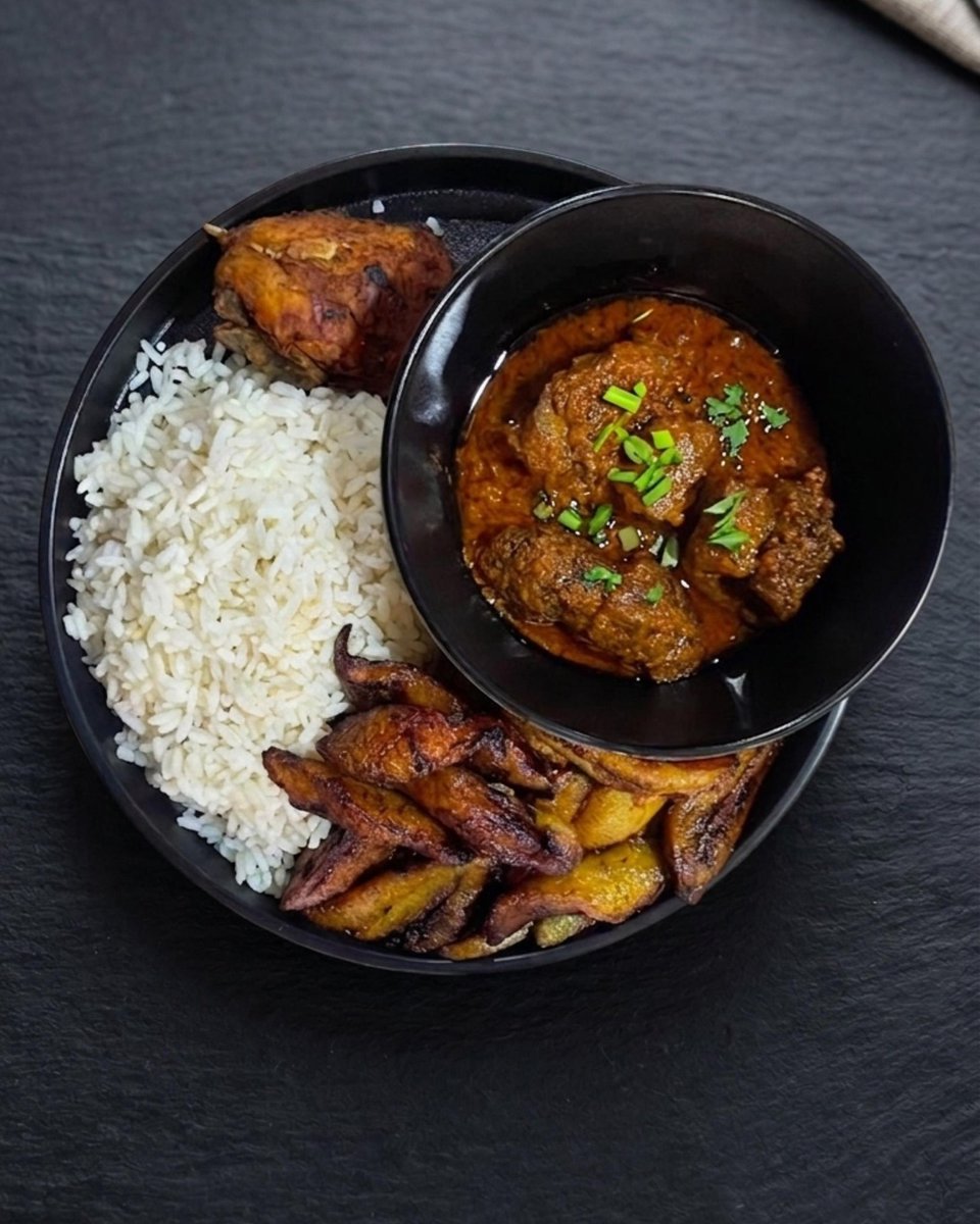 _summerskitchen's tweet image. The perfect lunch combo 🍲
Rice, Dodo and Chicken 🍗 

Order now via WhatsApp 0701 987 6613 or on Glovo &amp;amp; Chowdeck 

IG: @__summerskitchen 
#SummersKitchen #LagosFoodVendor #OrderNow #FoodLovers
