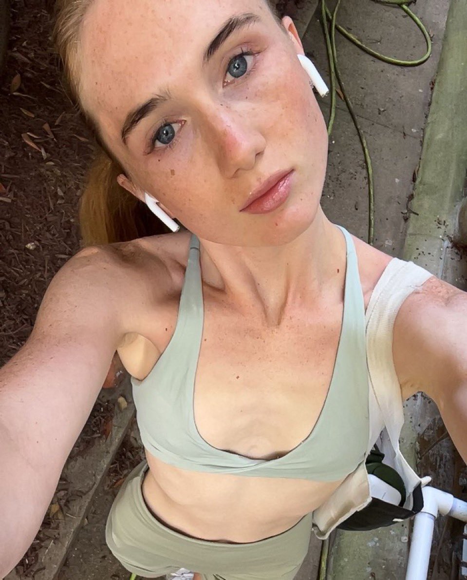 princess chloe tweet media