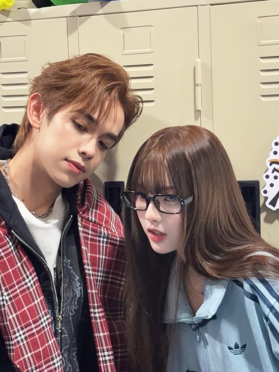 ❥eveяesт シ tweet media