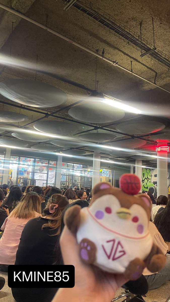 K M I N E 8 5 🦋 tweet media