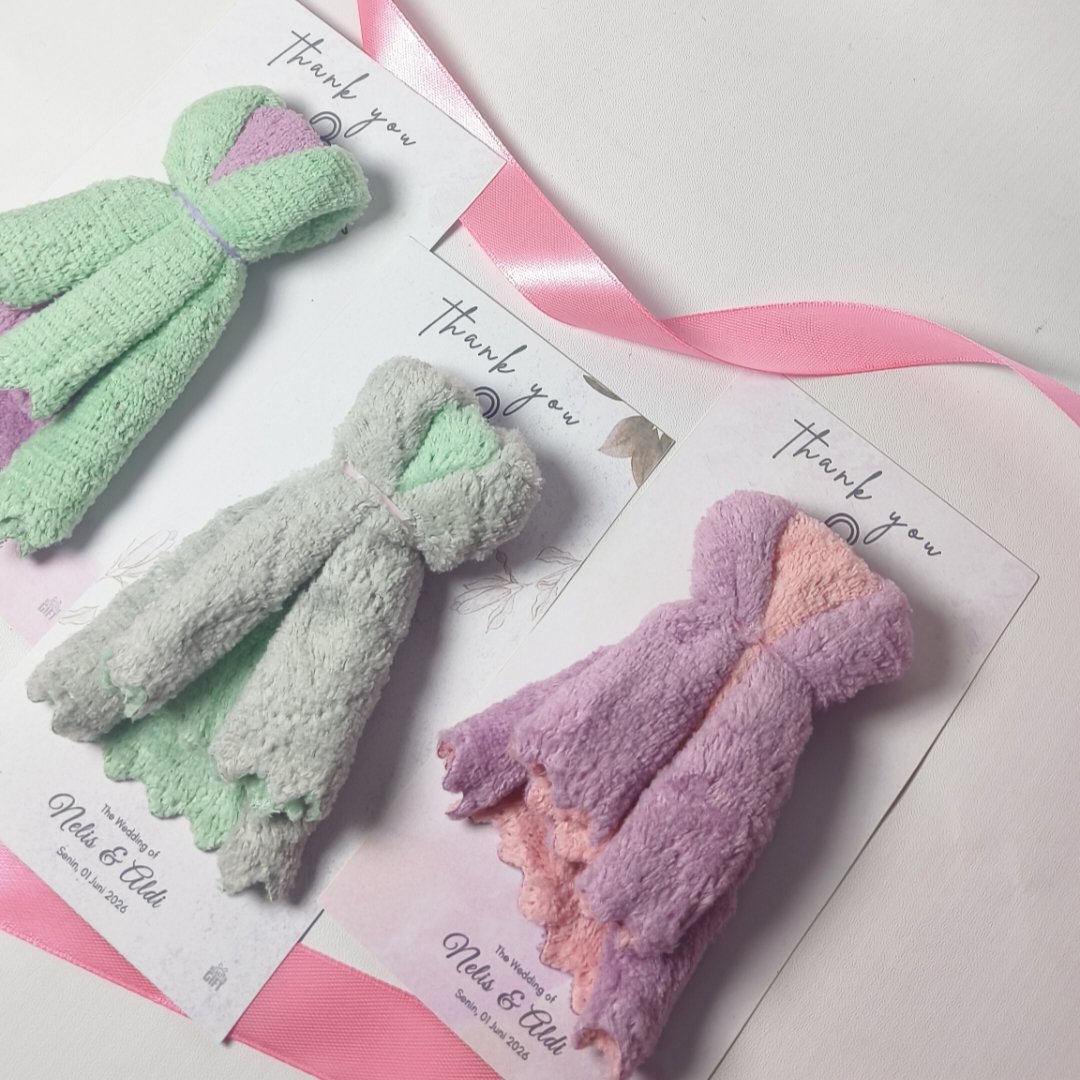 itsnel30's tweet photo. Di sini ada yang lagi cari souvenir? Aku jual souvenir wedding murah nihh, harganya cuman 1rb-an aja! Bisa request desain, Iho! 😍 https://t.co/OxQ73wpquD