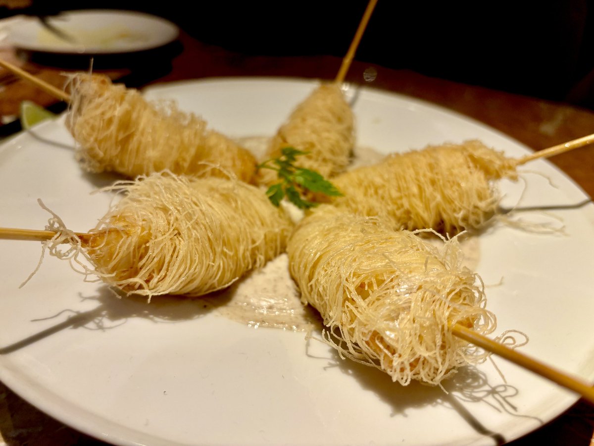 mosao_style's tweet photo. 今泉『 Carbo(カルボ) 』。パリパリ包み揚げが食べたくて2026.04
この日は珍しくみんなで洒落飲み。いやはや相変わらずの人気店だ。まずは赤牛の炙りカルパッチョやパテ、よかアテやな〜♪あと、鮮魚のパリパリ包み揚げとかウフマヨとか。はい、オレンジワインなんぞ飲んでみたりww https://t.co/SCzA9y6jLK