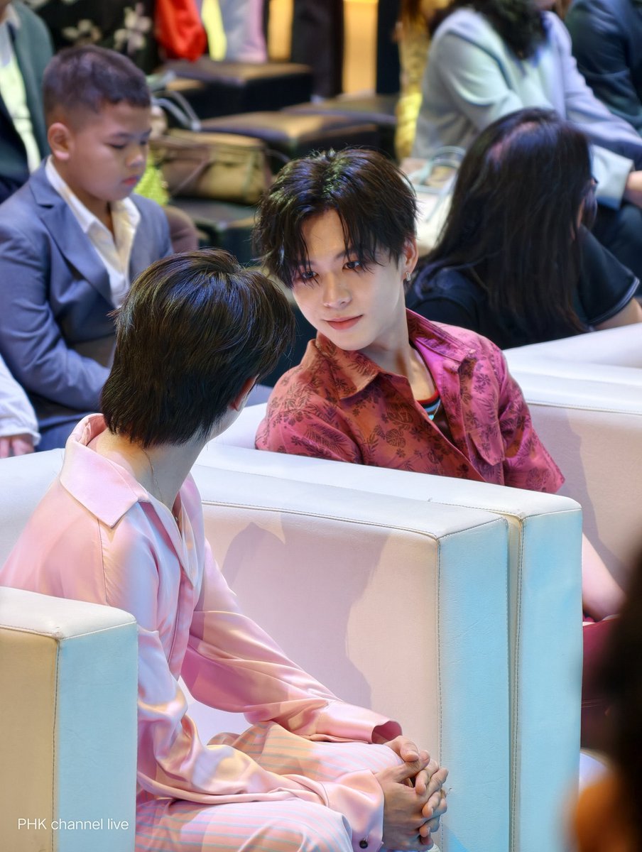 uuuuuuuandi's tweet photo. มองน้องทำไมตี๋ 😳

BEVERTONLIEW X CIELO EVENT
( #บีเวอร์ต้นหลิว , #BeverTonliew )
#Cieloเอนจอยแบบไม่รู้สึกผิด https://t.co/XXlweKCLO0