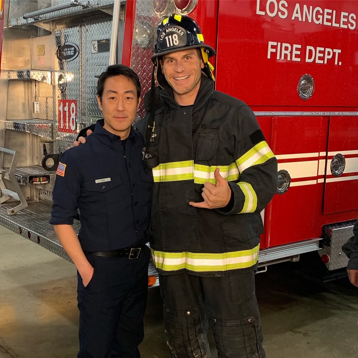 Laura | And for you 🚁 🦈 tweet media